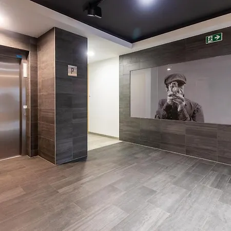 Kierbedzia 6 - Bezplatny Podziemny Parking - Free Parking - Piekny Ogrodek Z Tarasem - 2km Lazienki Krolewskie - Wifi - Smart Tv 50 Cali - Good Varšava