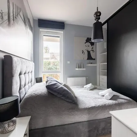 Kierbedzia 6 - Bezplatny Podziemny Parking - Free Parking - Piekny Ogrodek Z Tarasem - 2km Lazienki Krolewskie - Wifi - Smart Tv 50 Cali - Good Apartmán