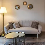 Kierbedzia 6 - Bezplatny Podziemny Parking - Free Parking - Piekny Ogrodek Z Tarasem - 2km Lazienki Krolewskie - Wifi - Smart Tv 50 Cali - Good Appartamento Varsavia