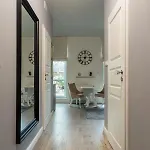Kierbedzia 6 - Bezplatny Podziemny Parking - Free Parking - Piekny Ogrodek Z Tarasem - 2km Lazienki Krolewskie - Wifi - Smart Tv 50 Cali - Good * Varsavia