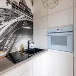 Appartamento Kierbedzia 6 - Bezplatny Podziemny Parking - Free Parking - Piekny Ogrodek Z Tarasem - 2km Lazienki Krolewskie - Wifi - Smart Tv 50 Cali - Good Varsavia