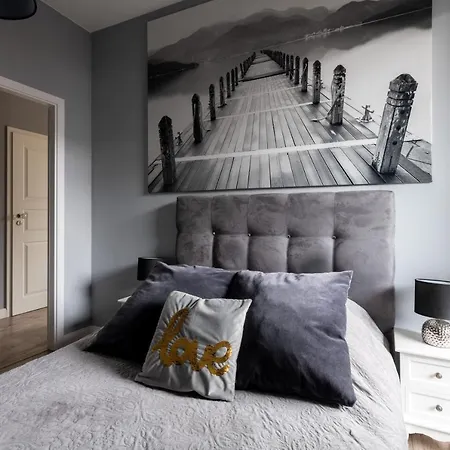 Kierbedzia 6 - Bezplatny Podziemny Parking - Free Parking - Piekny Ogrodek Z Tarasem - 2km Lazienki Krolewskie - Wifi - Smart Tv 50 Cali - Good * Varsovia