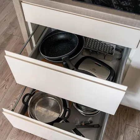 Kierbedzia 6 - Bezplatny Podziemny Parking - Free Parking - Piekny Ogrodek Z Tarasem - 2km Lazienki Krolewskie - Wifi - Smart Tv 50 Cali - Good *