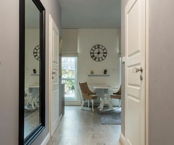 Good Apartments: Kierbedzia 6 With Free Parking And Garden Terrace * Warsaw