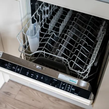 Kierbedzia 6 - Bezplatny Podziemny Parking - Free Parking - Piekny Ogrodek Z Tarasem - 2km Lazienki Krolewskie - Wifi - Smart Tv 50 Cali - Good