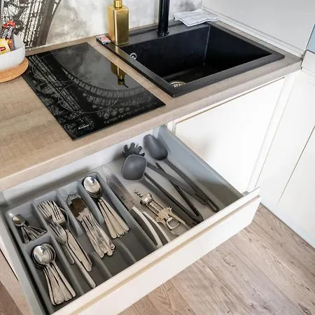 Апартаменты Kierbedzia 6 - Bezplatny Podziemny Parking - Free Parking - Piekny Ogrodek Z Tarasem - 2km Lazienki Krolewskie - Wifi - Smart Tv 50 Cali - Good