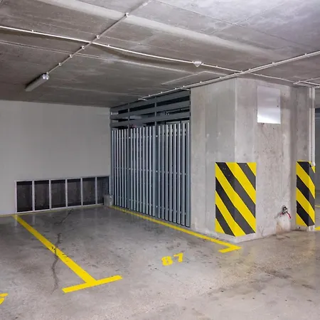 Kierbedzia 6 - Bezplatny Podziemny Parking - Free Parking - Piekny Ogrodek Z Tarasem - 2km Lazienki Krolewskie - Wifi - Smart Tv 50 Cali - Good * Варшава